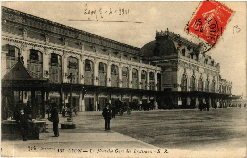 Carte postale ancienne Lyon-La Nouvelle Gare des Brotteaux à Lyon
