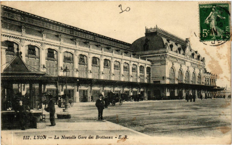 Carte postale ancienne Lyon-La Nouvelle Gare des Brotteaux à Lyon