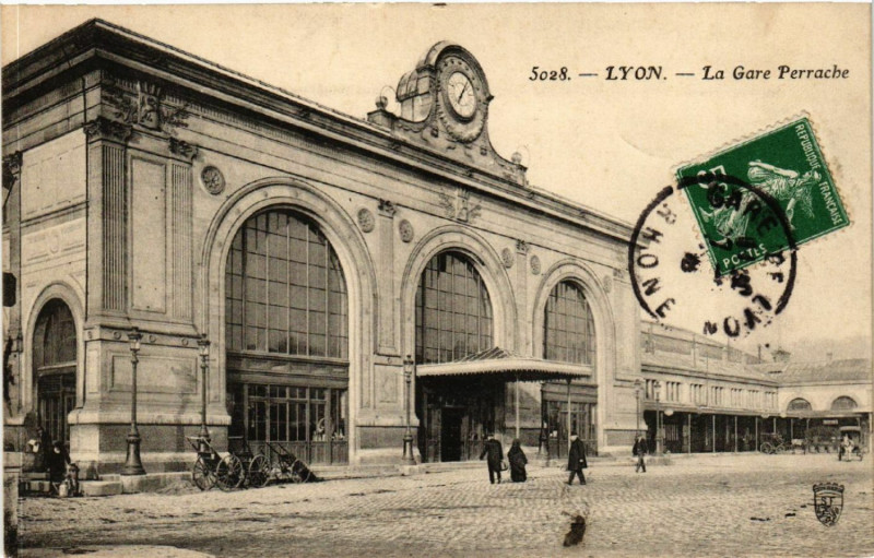 Carte postale ancienne Lyon-La Gare Perrache à Lyon