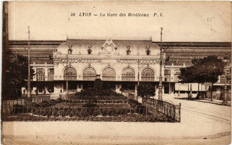 Carte postale ancienne Lyon-La Gare des Brotteaux à Lyon