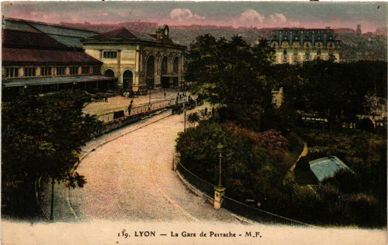 Carte postale ancienne Lyon-La Gare de Perrache à Lyon