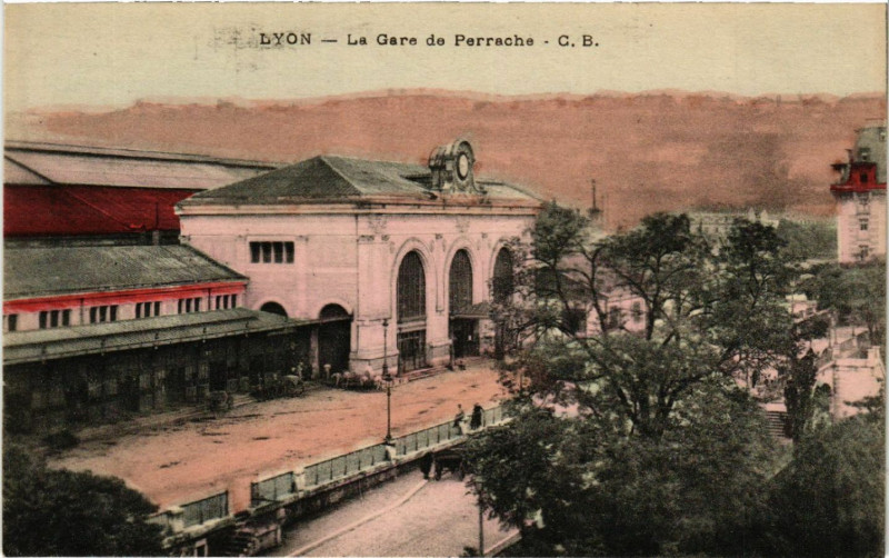 Carte postale ancienne Lyon-La Gare de Perrache à Lyon