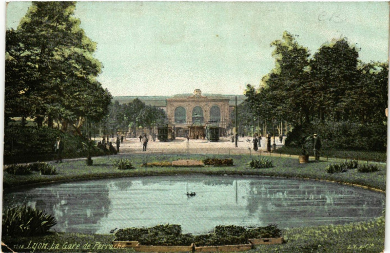 Carte postale ancienne Lyon-La Gare de Perrache à Lyon