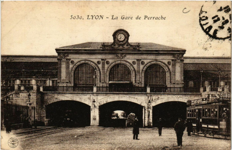 Carte postale ancienne Lyon-La Gare de Perrache à Lyon