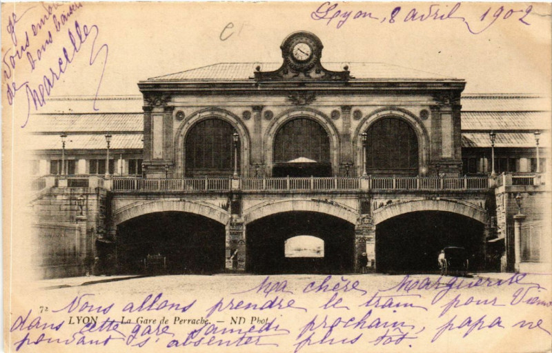 Carte postale ancienne Lyon-La Gare de Perrache à Lyon