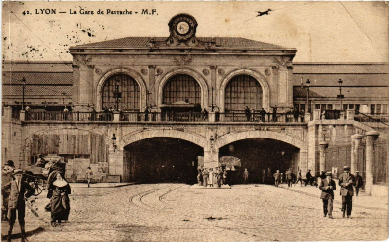 Carte postale ancienne Lyon-La Gare de Perrache à Lyon
