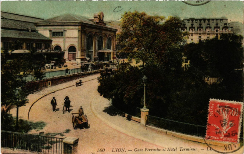 Carte postale ancienne Lyon-Gare Perrache et Hotel Terminus à Lyon