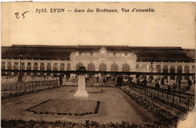Carte postale ancienne Lyon-Gare des Brotteaux Vue d'ensemble à Lyon