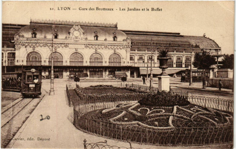 Carte postale ancienne Lyon-Gare des Brotteaux Les Jardins et le Buffet à Lyon