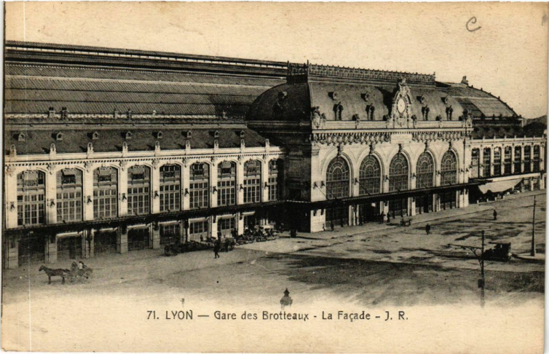 Carte postale ancienne Lyon-Gare des Brotteaux La Facade à Lyon