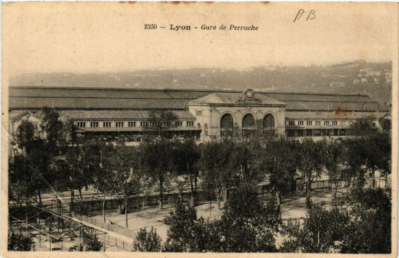 Carte postale ancienne Lyon-Gare de Perrache à Lyon