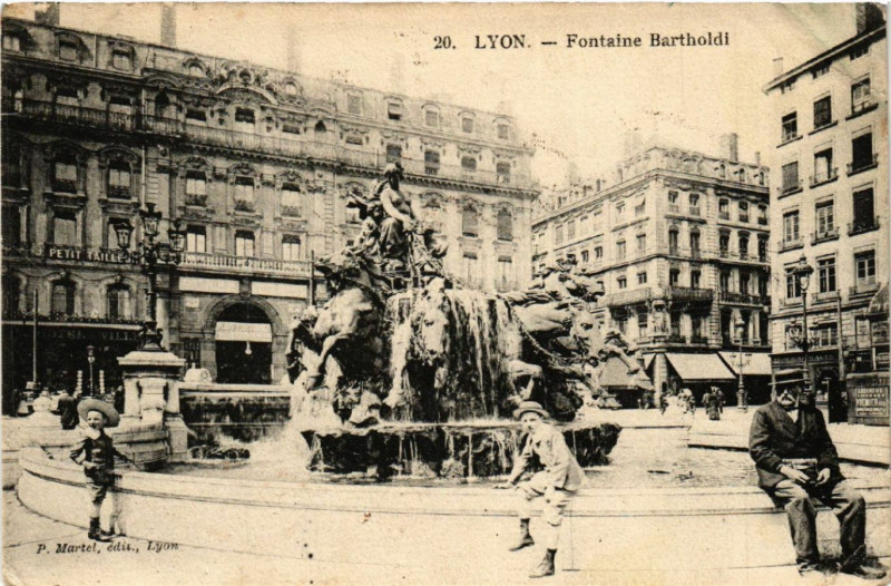 Carte postale ancienne Lyon-Fontaine Bartholdi à Lyon