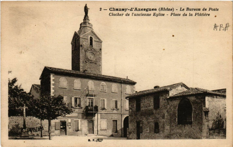 Carte postale ancienne Chazay-d'Azergues Le Bureau de Poste Clocher de l'ancienne Eglise à Chazay-d'Azergues