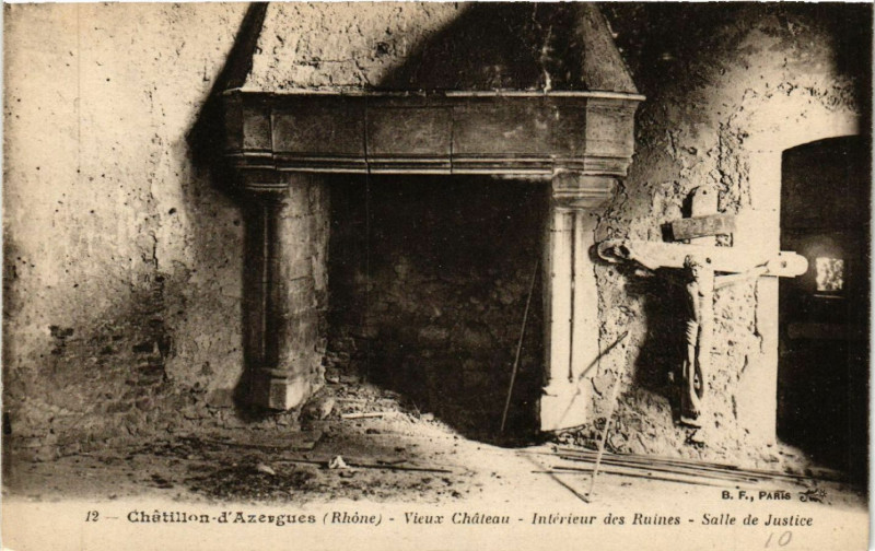 Carte postale ancienne Chatillon-d'Azergues Le vieux Chateau Salle de Justice à Châtillon