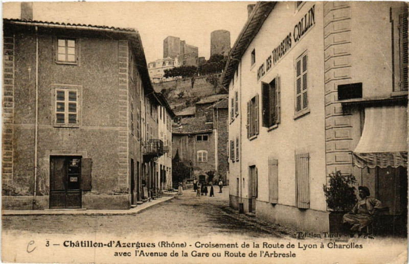 Carte postale ancienne Chatillon-d'Azergues Croisement de la Route de Lyon a Charolles à Lyon