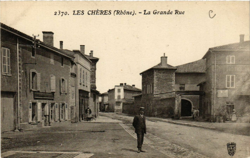 Carte postale ancienne Les Cheres - La Grande Rue aux Chères