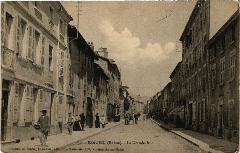 Carte postale ancienne Beaujeu - La Grande-Rue à Beaujeu