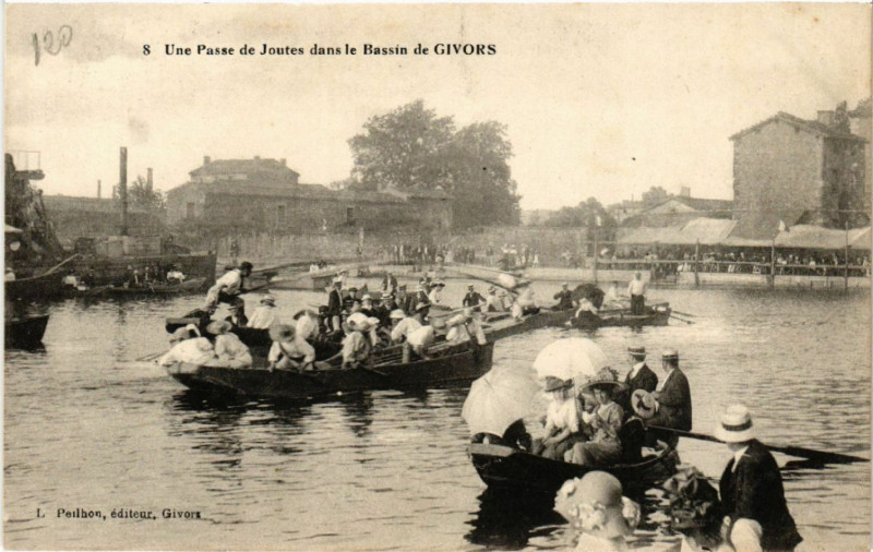 Carte postale ancienne Une Passe de Joutes dans le Bassin de Givors à Givors