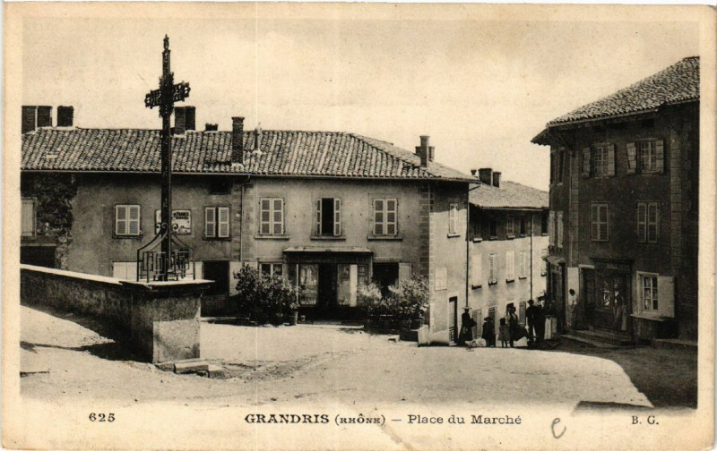 Carte postale ancienne Grandris - Place du Marché à Grandris