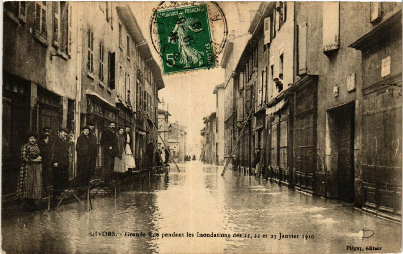 Carte postale ancienne Givors - Grande-Rue pendant les Inondations des 21 22 et 23 Janv à Givors
