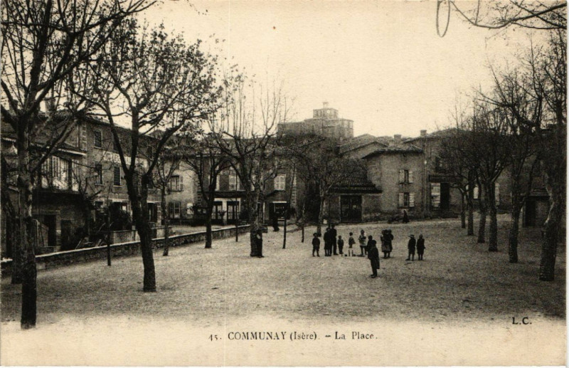 Carte postale ancienne Communay (Isere) - La Place à Communay