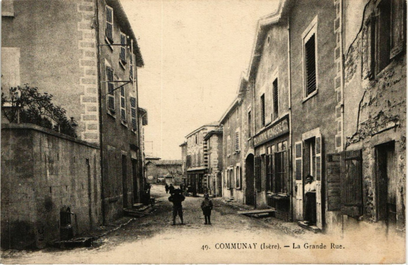 Carte postale ancienne Communay (Isere) - La Grande Rue à Communay