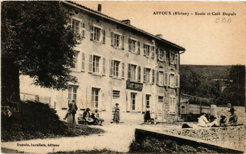 Carte postale ancienne Affoux - Ecole et Café Dupuis à Affoux