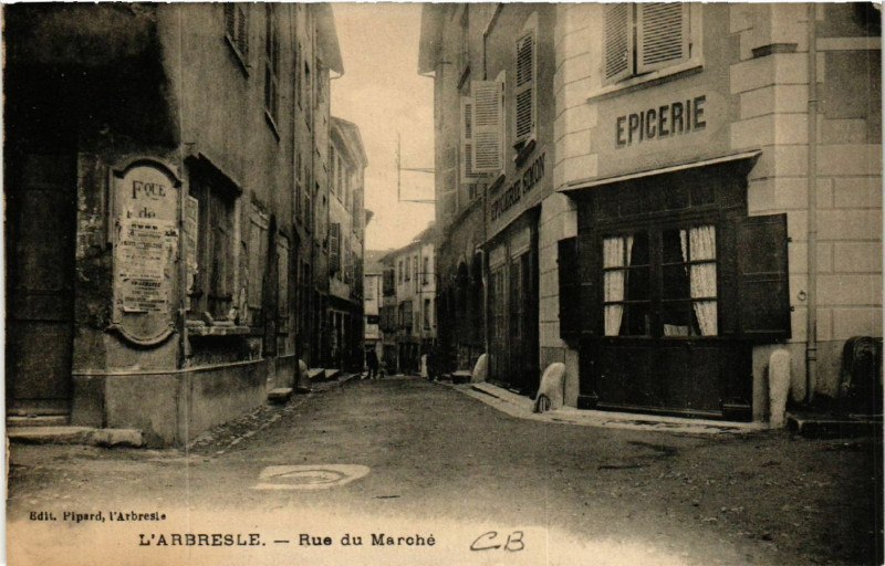 Carte postale ancienne L'Arbresle - Rue du Marché à L'Arbresle