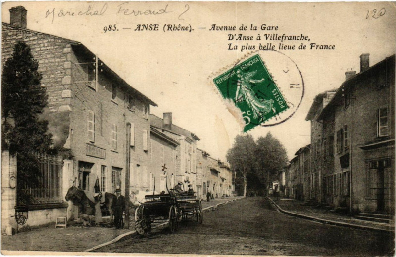 Carte postale ancienne Anse - Avenue de la Gare - D'Anse a Villefranche La plus à Anse