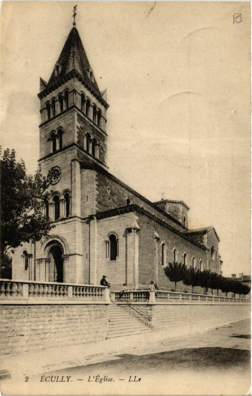 Carte postale ancienne Ecully - L'Eglise à Écully