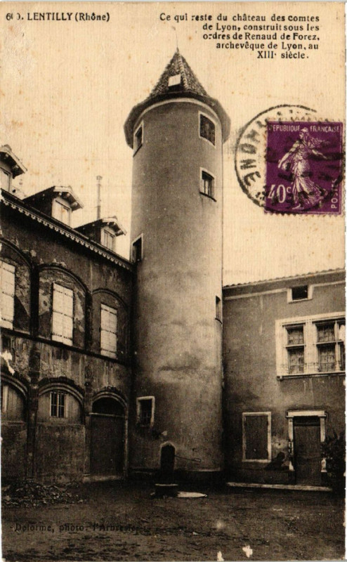 Carte postale ancienne Lentilly - Ce qui du chateau des comtes de Lyon construit à Lentilly