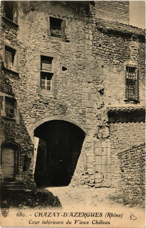Carte postale ancienne Chazay-d'Azergues - Cour interieure du Vieux Chateau à Chazay-d'Azergues