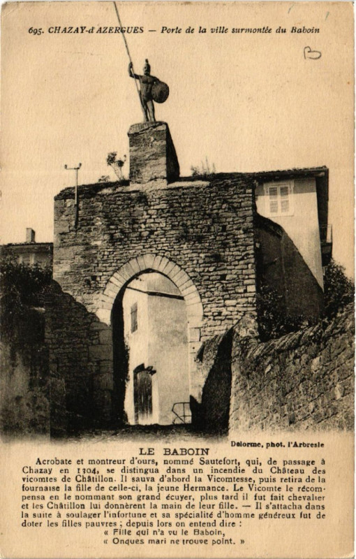 Carte postale ancienne Chazay-d'Azergues - Porte de la ville surmontée du Baboin à Chazay-d'Azergues