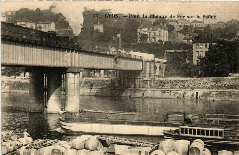 Carte postale ancienne Lyon-Pont du Chemin de Fer sur la Saone à Lyon
