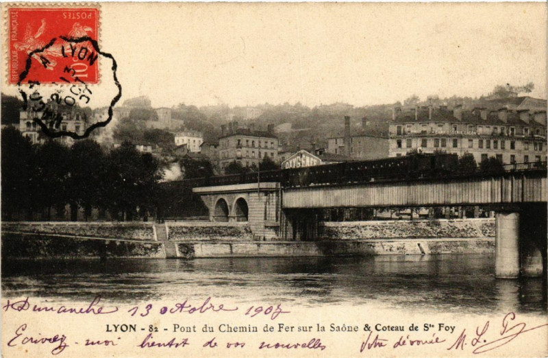 Carte postale ancienne Lyon-Pont du Chemin de Fer sur la Saone & Coteau de Ste-Foy à Lyon