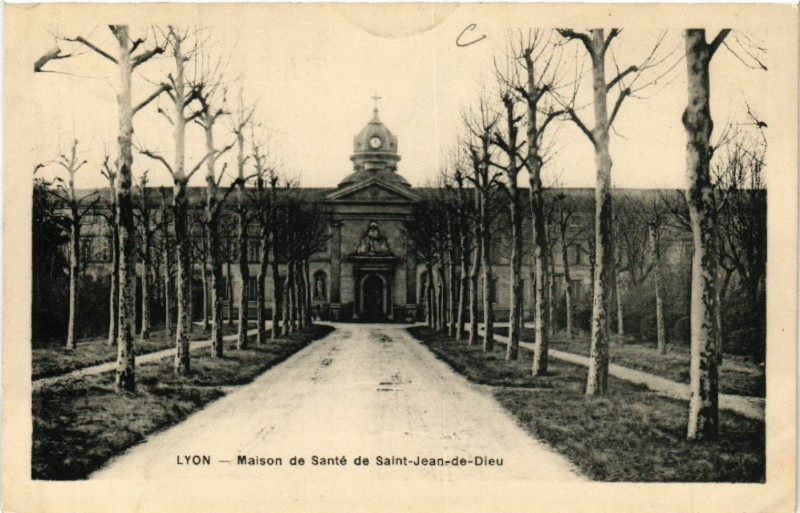 Carte postale ancienne Lyon-Maison de Sante de St-Jean de Dieu à Lyon