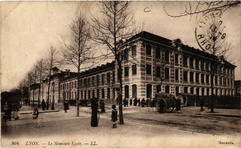 Carte postale ancienne Lyon-Le Nouveau Lycée à Lyon