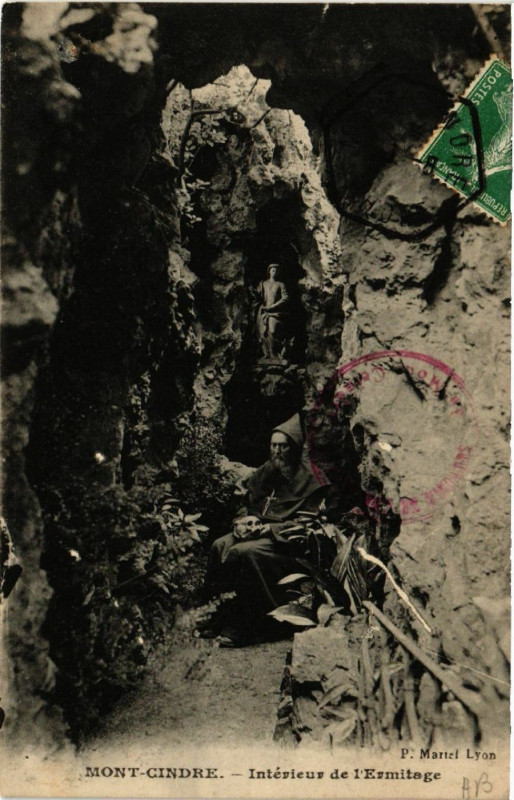 Carte postale ancienne Mont-Cindre - Interieur de l'Ermitage