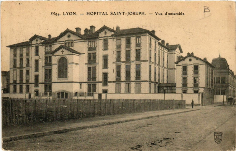Carte postale ancienne Lyon-Hopital St-Joseph Vue d'ensemble à Lyon