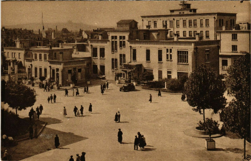 Carte postale ancienne Lyon-Hopital Edouard-Herriot La Cour d'Honneur à Lyon