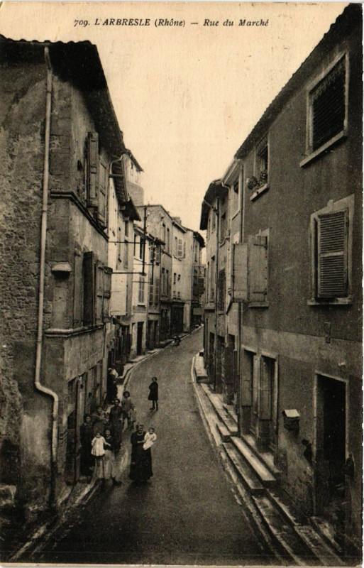 Carte postale ancienne L'Arbresle - Rue du Marché à L'Arbresle