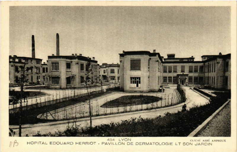 Carte postale ancienne Lyon-Hopital Edouard Herriot Pavillon de Dermatologie Son Jardin à Lyon