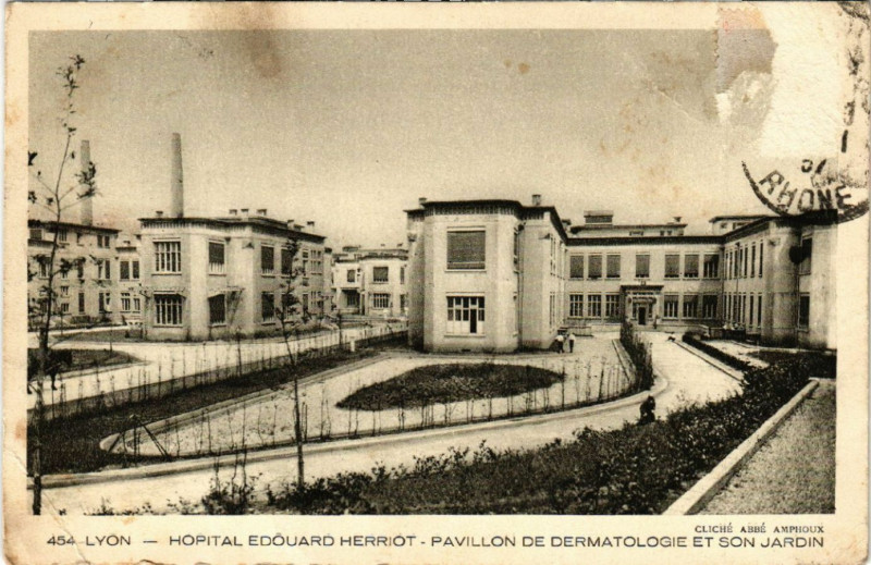 Carte postale ancienne Lyon-Hopital Edouard Herriot Pavillon de Dermatologie son Jardin à Lyon