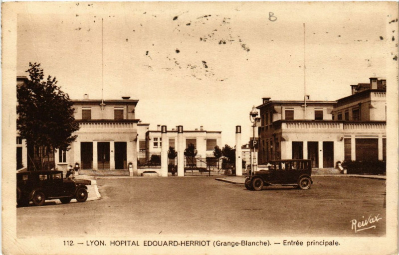 Carte postale ancienne Lyon-Hopital Edouard Herriot Entrée principale à Lyon