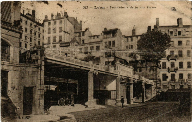 Carte postale ancienne Lyon-Funiculaire de la rue Terme à Lyon