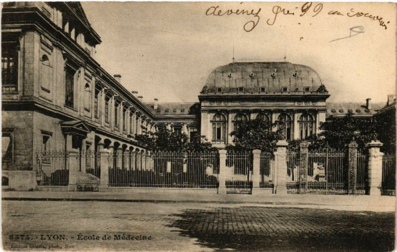 Carte postale ancienne Lyon-Ecole de Medecine à Lyon