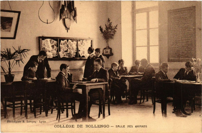 Carte postale ancienne Lyon-College de Bollengo. Salle des Grands à Lyon