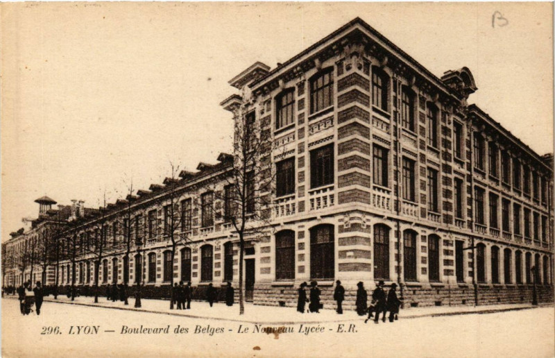 Carte postale ancienne Lyon-Boulevard des Belges Le Nouveau Lycée à Lyon