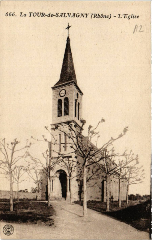 Carte postale ancienne La Tour-de-Salvagny - L'Eglise à La Tour-de-Salvagny