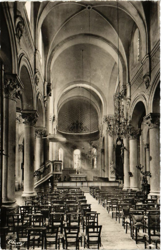 Carte postale ancienne Dardilly - Interieur de l'Eglise à Dardilly